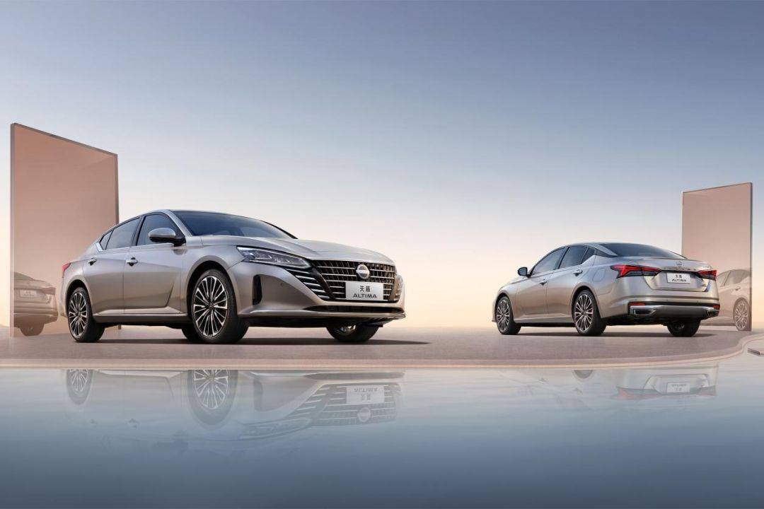 20萬級合資B級車誰更強?看全新天籟和第九代凱美瑞針尖對麥芒