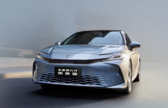 標配10氣囊+L2級,配置沒毛病,第九代凱美瑞的爭議只有外觀?