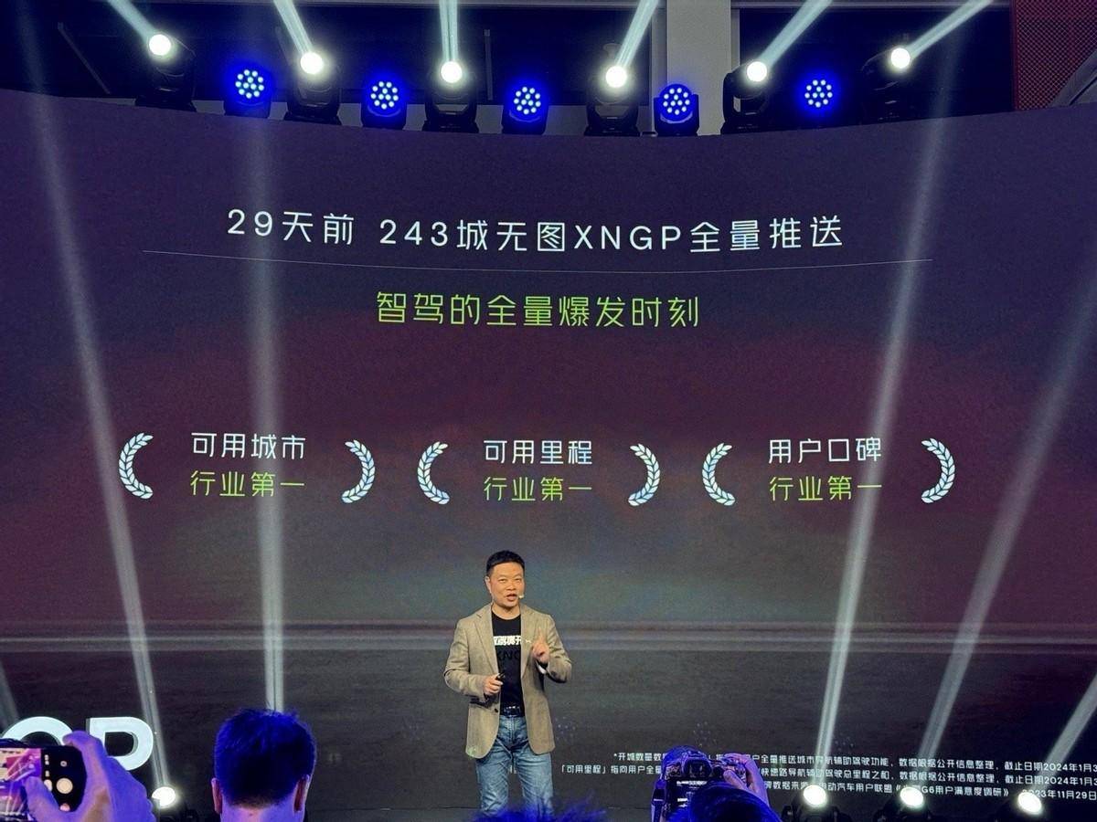 華為逆襲小鵬?問界推送“無圖城區NCA”,全國都能開!