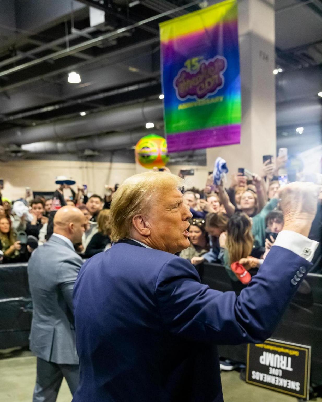 特朗普賣鞋 售價399美元