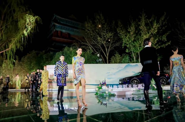 14.37萬起,2024款凡爾賽C5 X &全新版本旅不凡上市