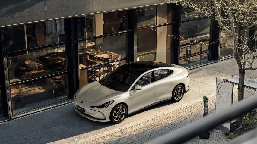 固態電池+靈蜥數字底盤,智己L6預售價區間23萬元至33萬元