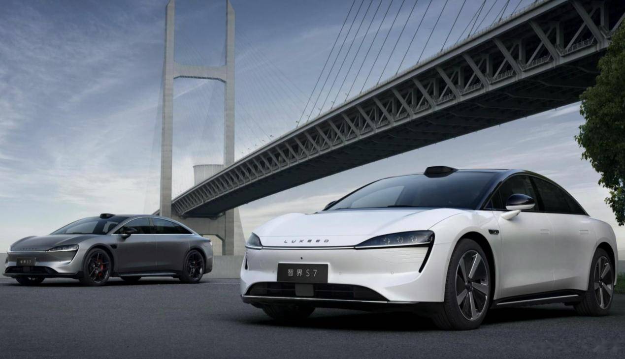 純電轎車市場上演諸神之戰,智界S7首發華為視覺智駕!