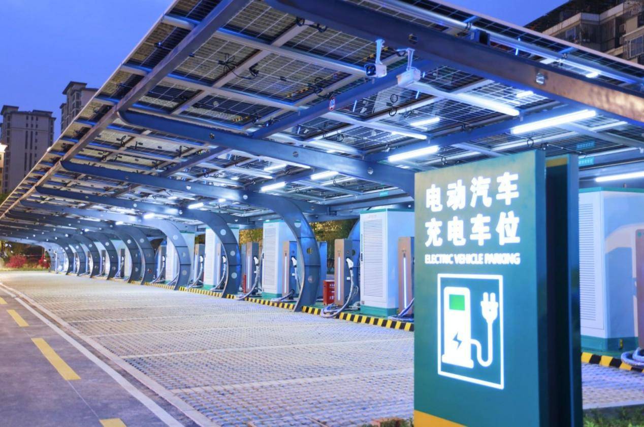 純電轎車市場上演諸神之戰,智界S7首發華為視覺智駕!