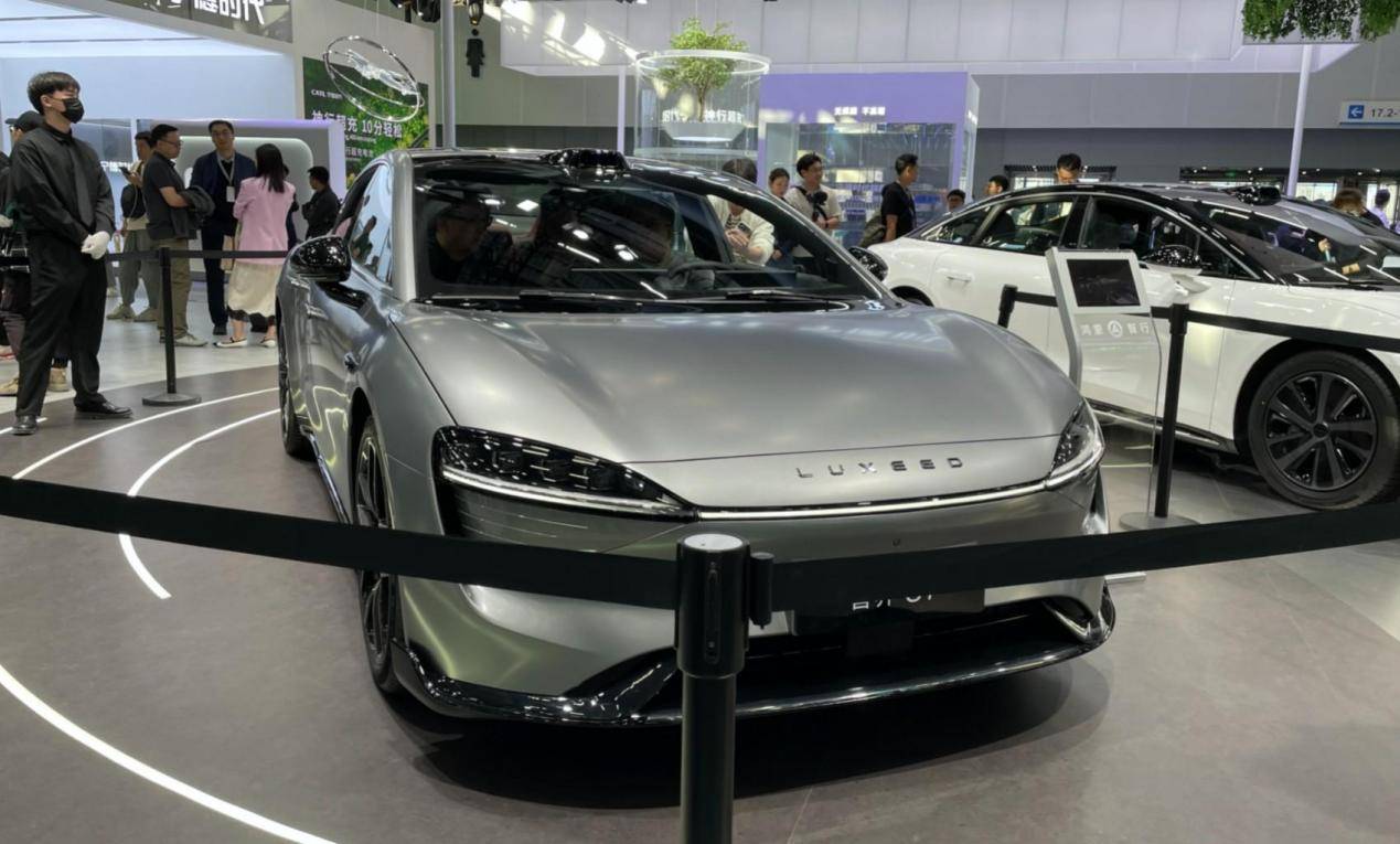 純電轎車市場上演諸神之戰,智界S7首發華為視覺智駕!