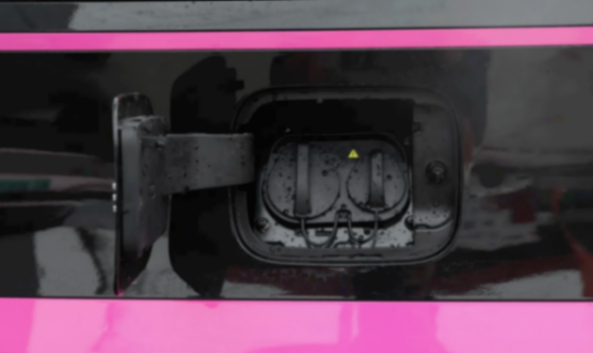 吉利熊貓卡丁實拍,QQ飛車同款尾翼,30千瓦電機帶快充