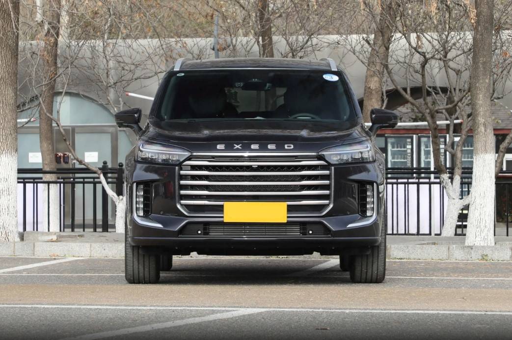 定位國產中大型SUV,配261馬力+8AT,軸距2米9,實拍星途攬月