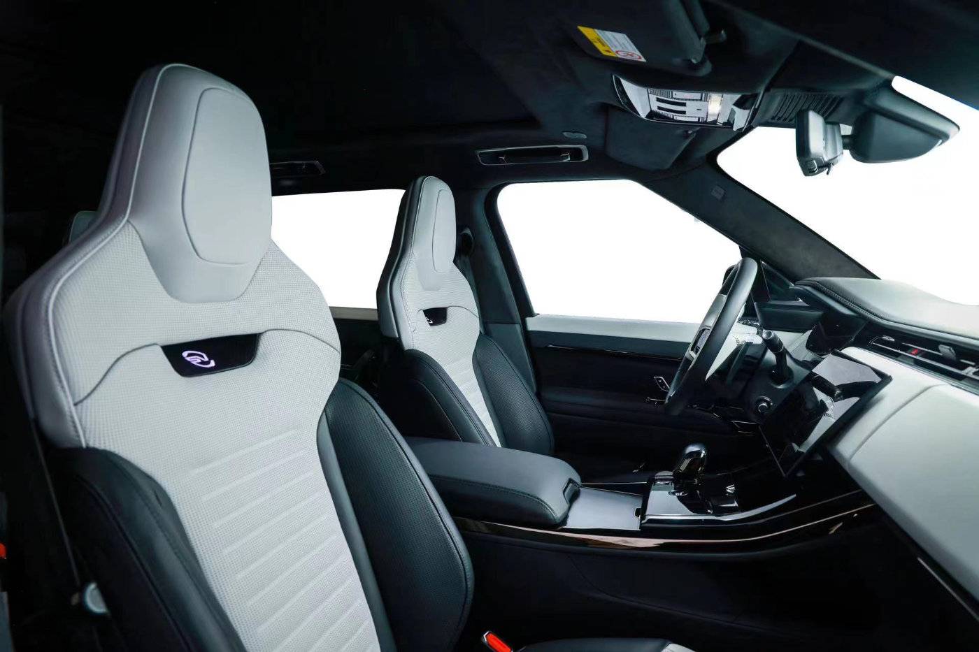 限量15臺,全新攬勝運動SV Edition One限量版正式上市