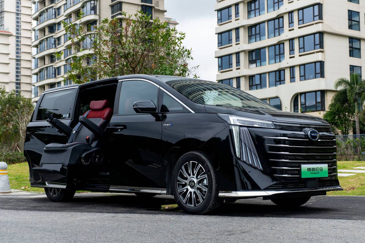 配可分離福祉座椅,廣汽傳祺新能源E9電動福祉版正式下線