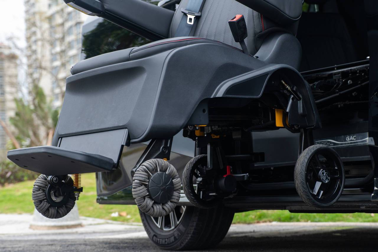 配可分離福祉座椅,廣汽傳祺新能源E9電動福祉版正式下線