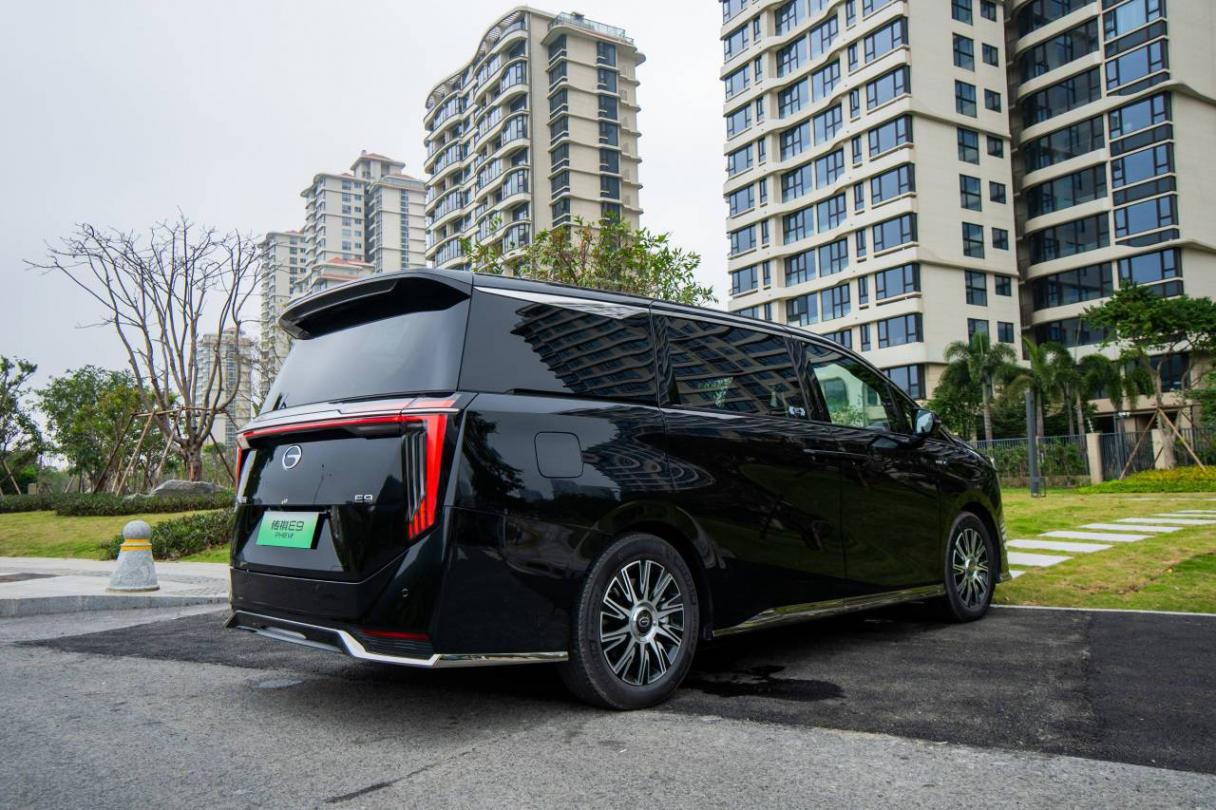 配可分離福祉座椅,廣汽傳祺新能源E9電動福祉版正式下線