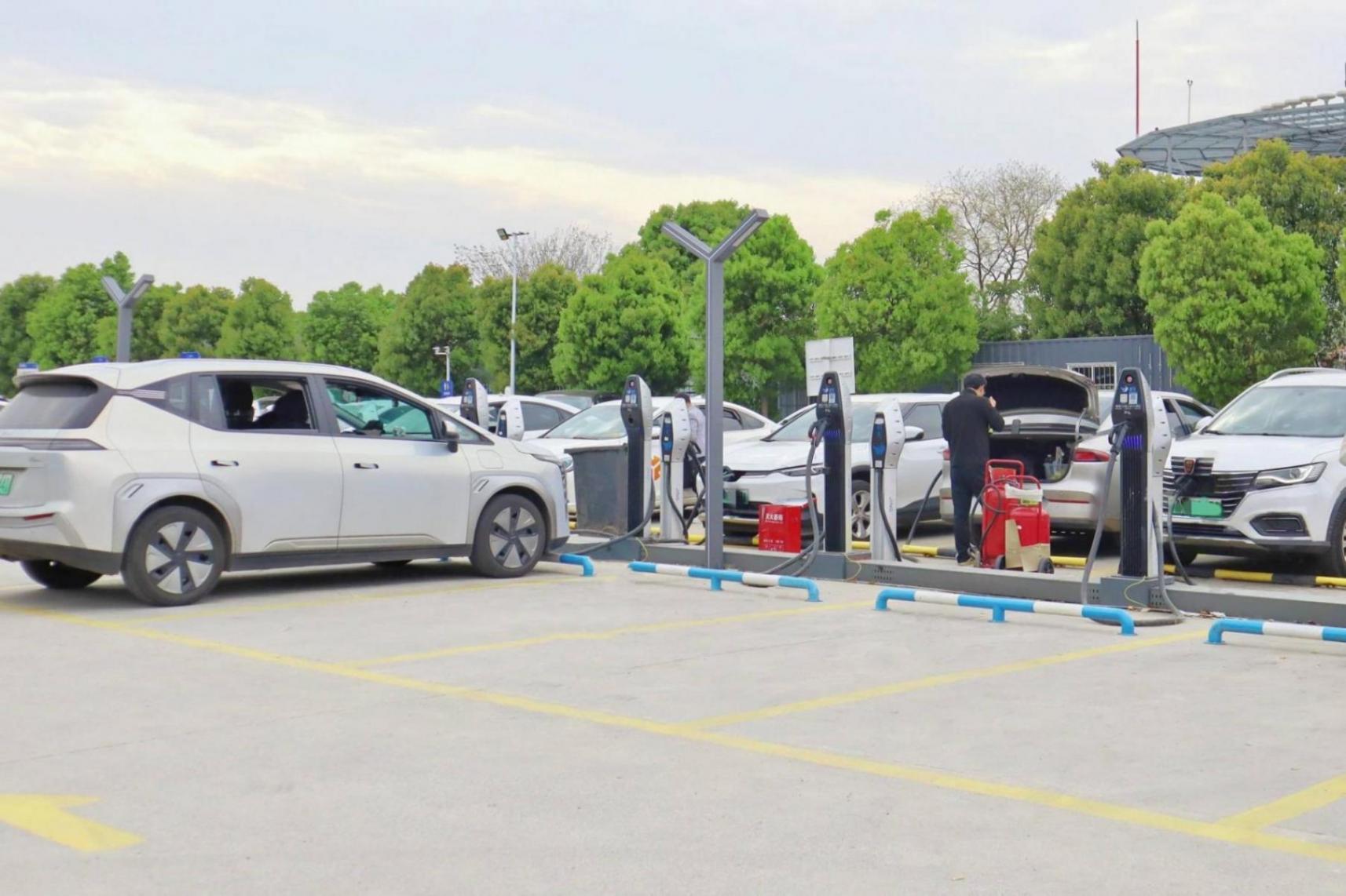場站升級!電力十足!鯨充南京江寧區(qū)祿口機(jī)場110充電槍上線運(yùn)營