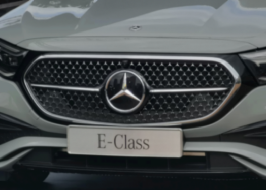 全新奔馳E級標軸運動版,有立標,但不便宜啊