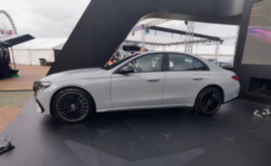 全新奔馳E級標軸運動版,有立標,但不便宜啊