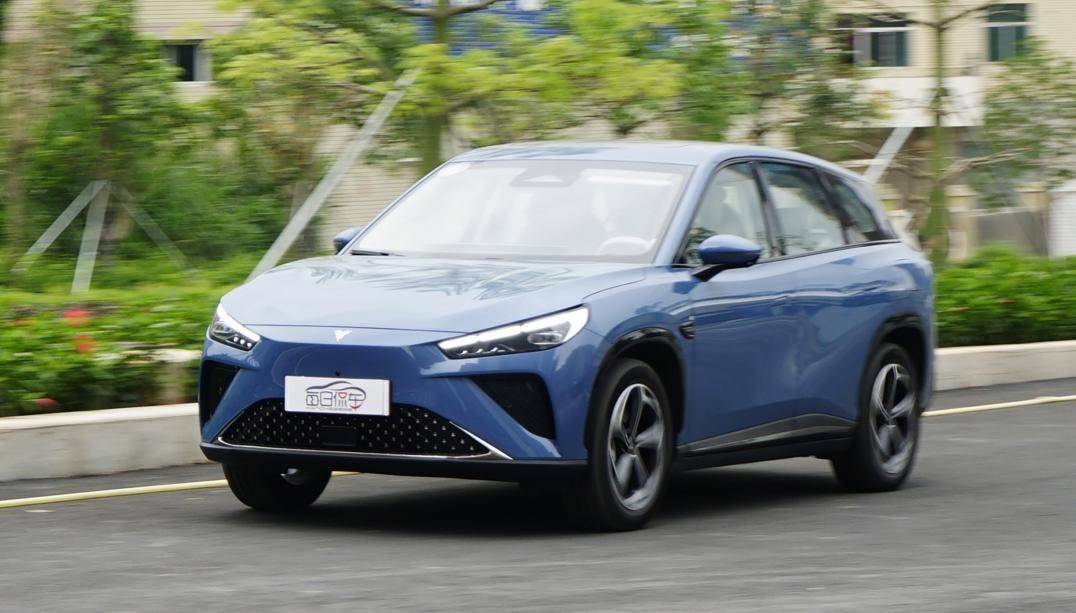 不糾結續航 配置給力 底盤有提升空間 哪吒L增程版試駕測評