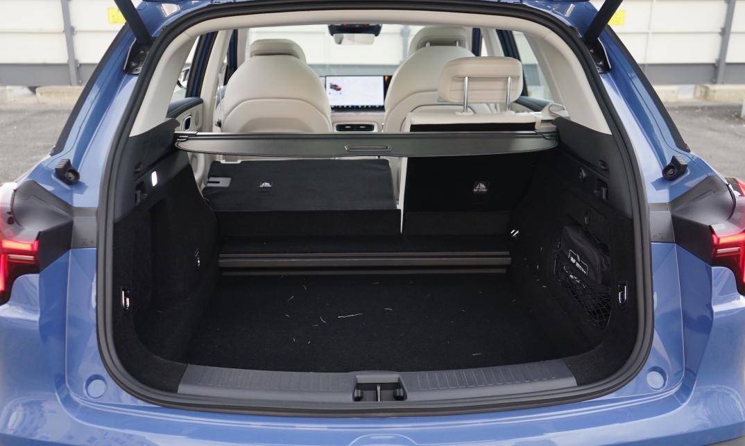 不糾結續航 配置給力 底盤有提升空間 哪吒L增程版試駕測評