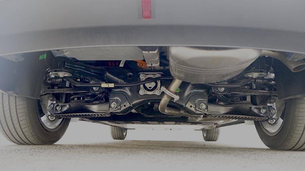 不糾結續航 配置給力 底盤有提升空間 哪吒L增程版試駕測評