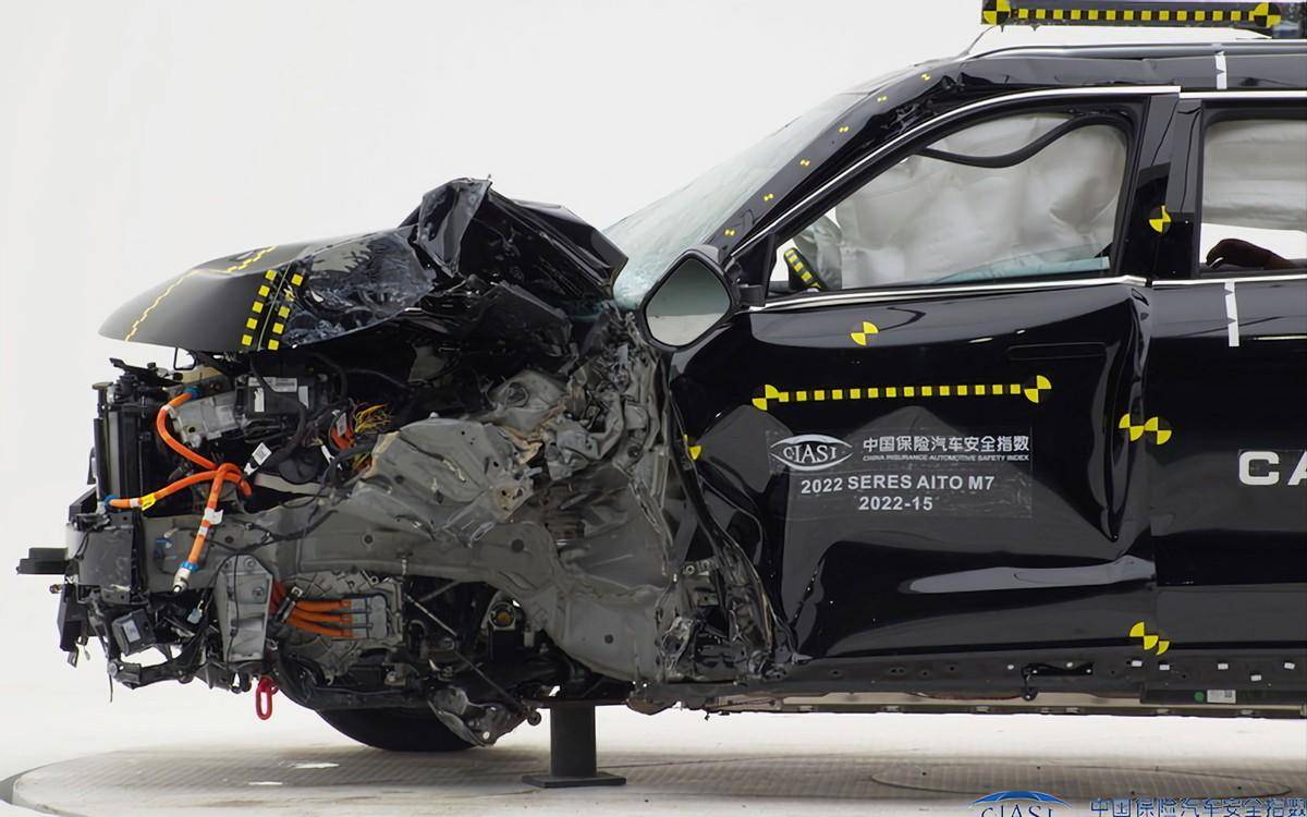 問界官方回應M7運城事故,這些核心問題,您看懂了嗎?