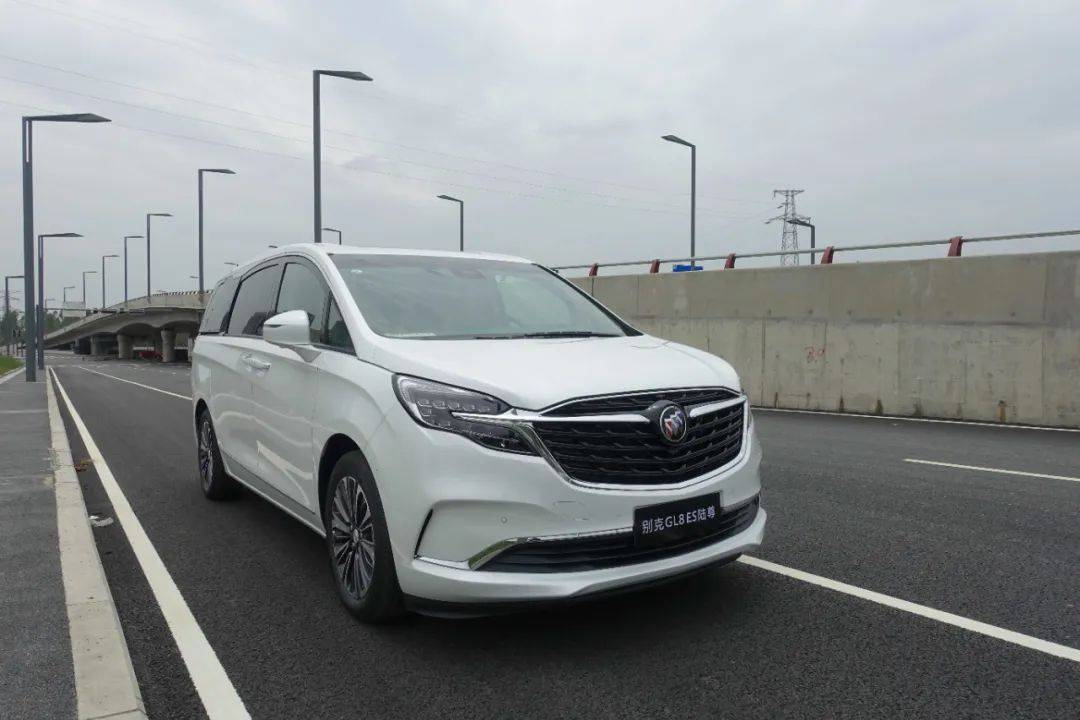 藍牌的GL8已經(jīng)天下無敵,那綠牌的GL8能不能收回失地?