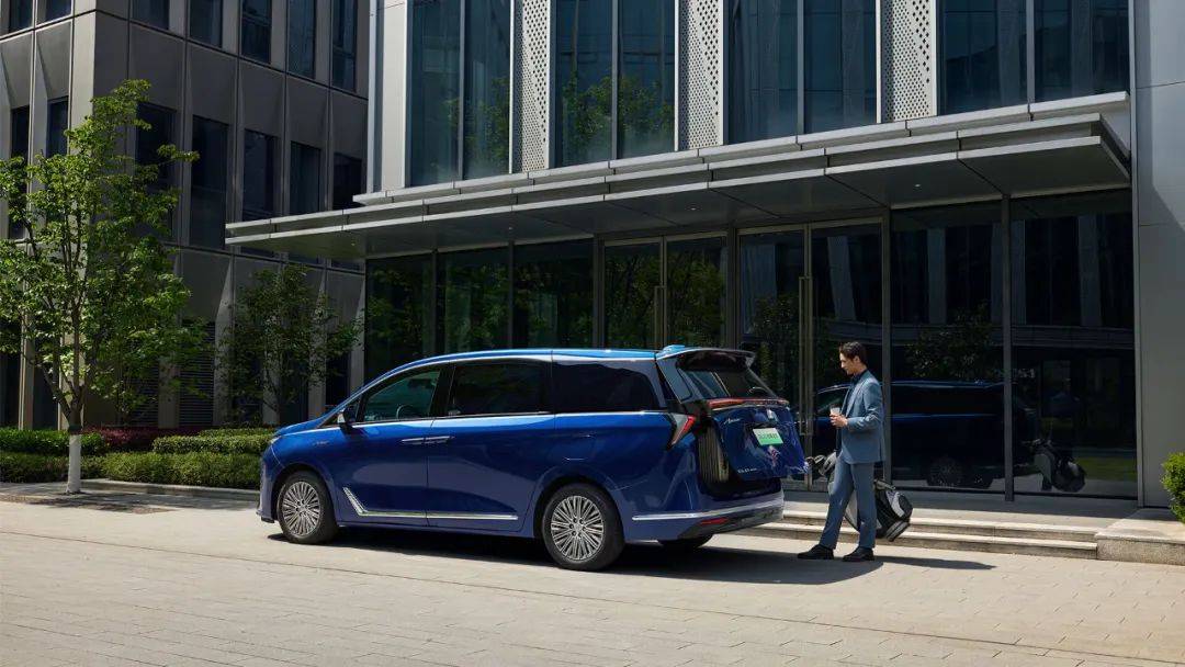 藍牌的GL8已經(jīng)天下無敵,那綠牌的GL8能不能收回失地?