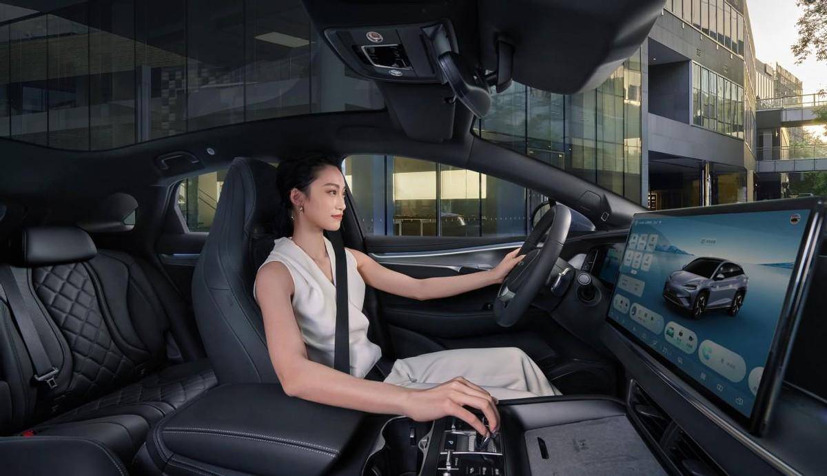 全車配刀片電池+11安全氣囊,比亞迪海獅07 EV,能火嗎?