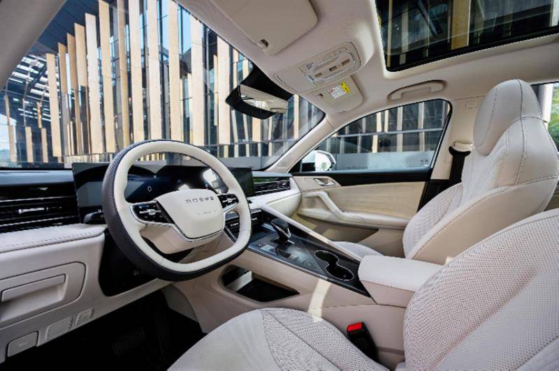 新技術(shù)賦能新產(chǎn)品 榮威“D家族”的首款SUV榮威D5X預(yù)售11.98萬起