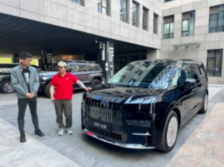 賣掉奔馳邁巴赫S600,買這臺售價78.90萬起的國產車,車主真霸氣