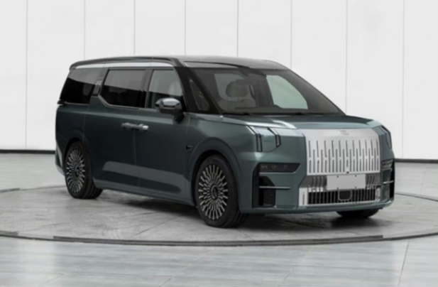 賣掉奔馳邁巴赫S600,買這臺售價78.90萬起的國產車,車主真霸氣