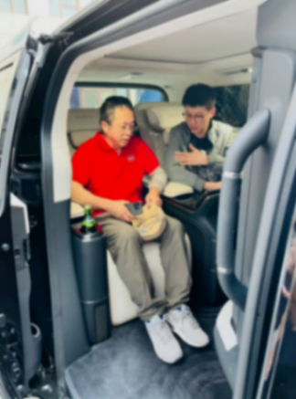 賣掉奔馳邁巴赫S600,買這臺售價78.90萬起的國產車,車主真霸氣