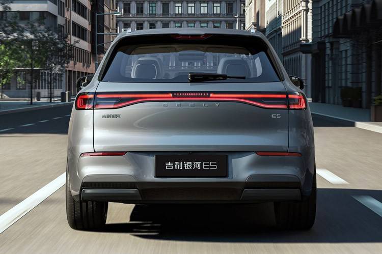 首款全球車型,吉利推出了一款全新SUV,賣多少錢合適?