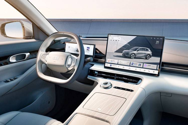 首款全球車型,吉利推出了一款全新SUV,賣多少錢合適?