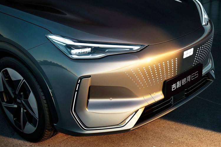 首款全球車型,吉利推出了一款全新SUV,賣多少錢合適?