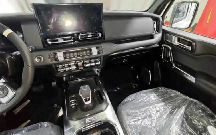 全新212實車亮相,你就說帥不帥