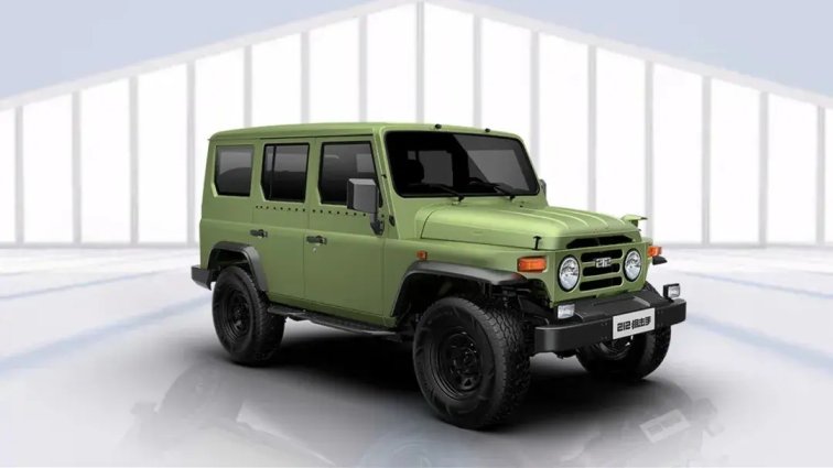 全新212實車亮相,你就說帥不帥