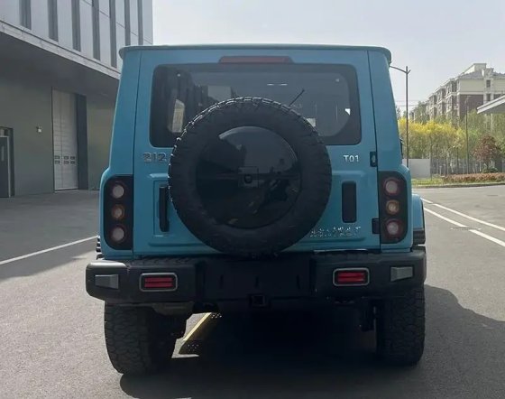 全新212實車亮相,你就說帥不帥