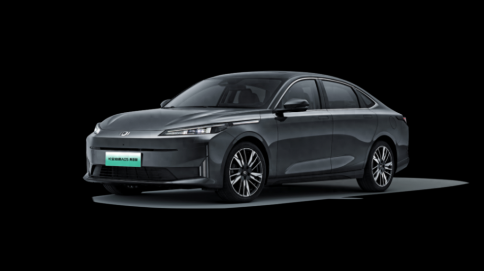 買10萬(wàn)級(jí)家用轎車,長(zhǎng)安啟源A05和五菱星光誰(shuí)更合適?