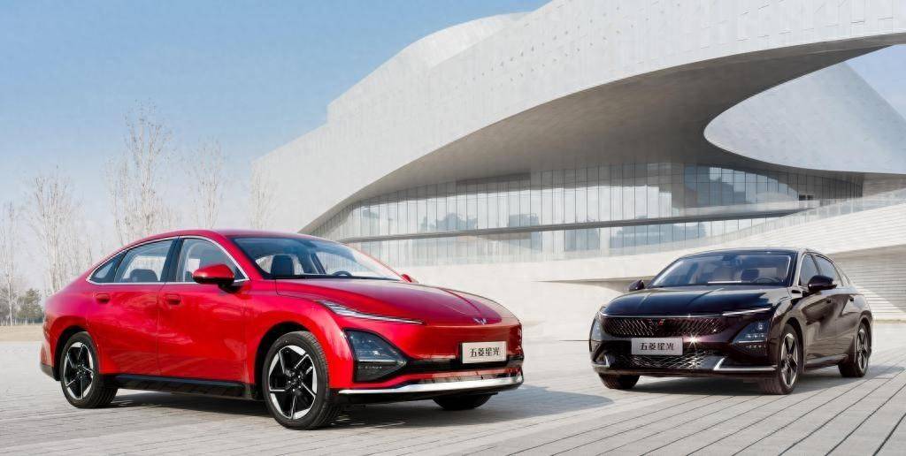 買10萬(wàn)級(jí)家用轎車,長(zhǎng)安啟源A05和五菱星光誰(shuí)更合適?