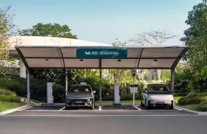 一季度凈利環比大跌90%!理想回防L系列,純電車全推遲至明年發布