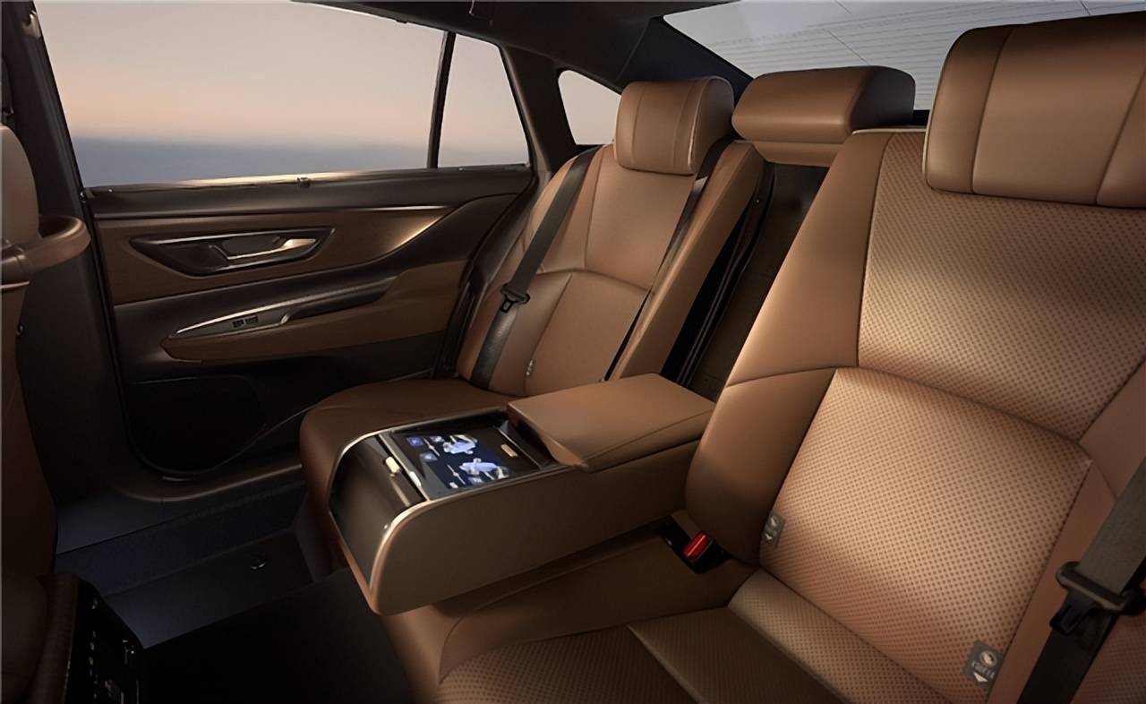 30萬元買奔馳寶馬,還是原裝進(jìn)口皇冠?