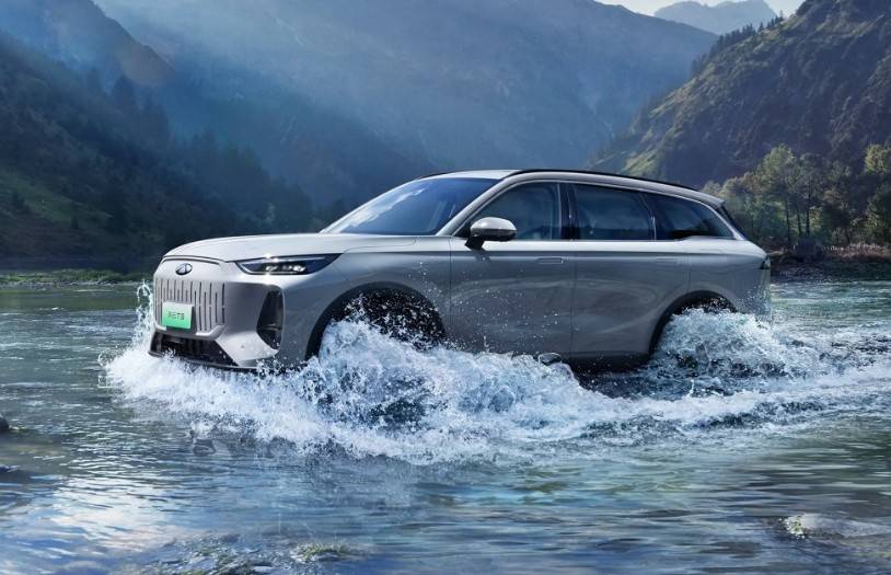 綜合續航超1800km、能加92號汽油!奇瑞風云T9開賣,12.99萬起售