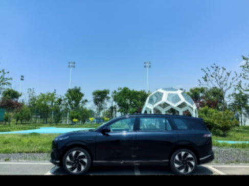 試駕東風奕派eπ008,20萬出頭冰箱彩電大沙發(fā)都有了!