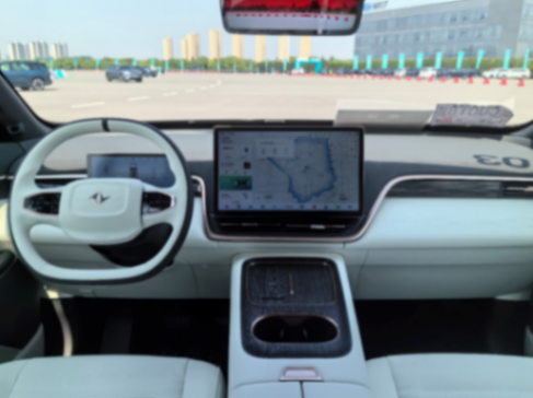 試駕東風奕派eπ008,20萬出頭冰箱彩電大沙發(fā)都有了!