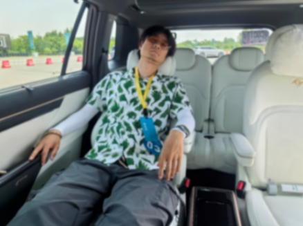 試駕東風奕派eπ008,20萬出頭冰箱彩電大沙發(fā)都有了!