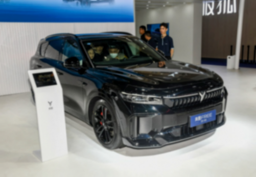 門檻22.89萬大幅下探,嵐圖FREE全新318版本,增程體系大空間