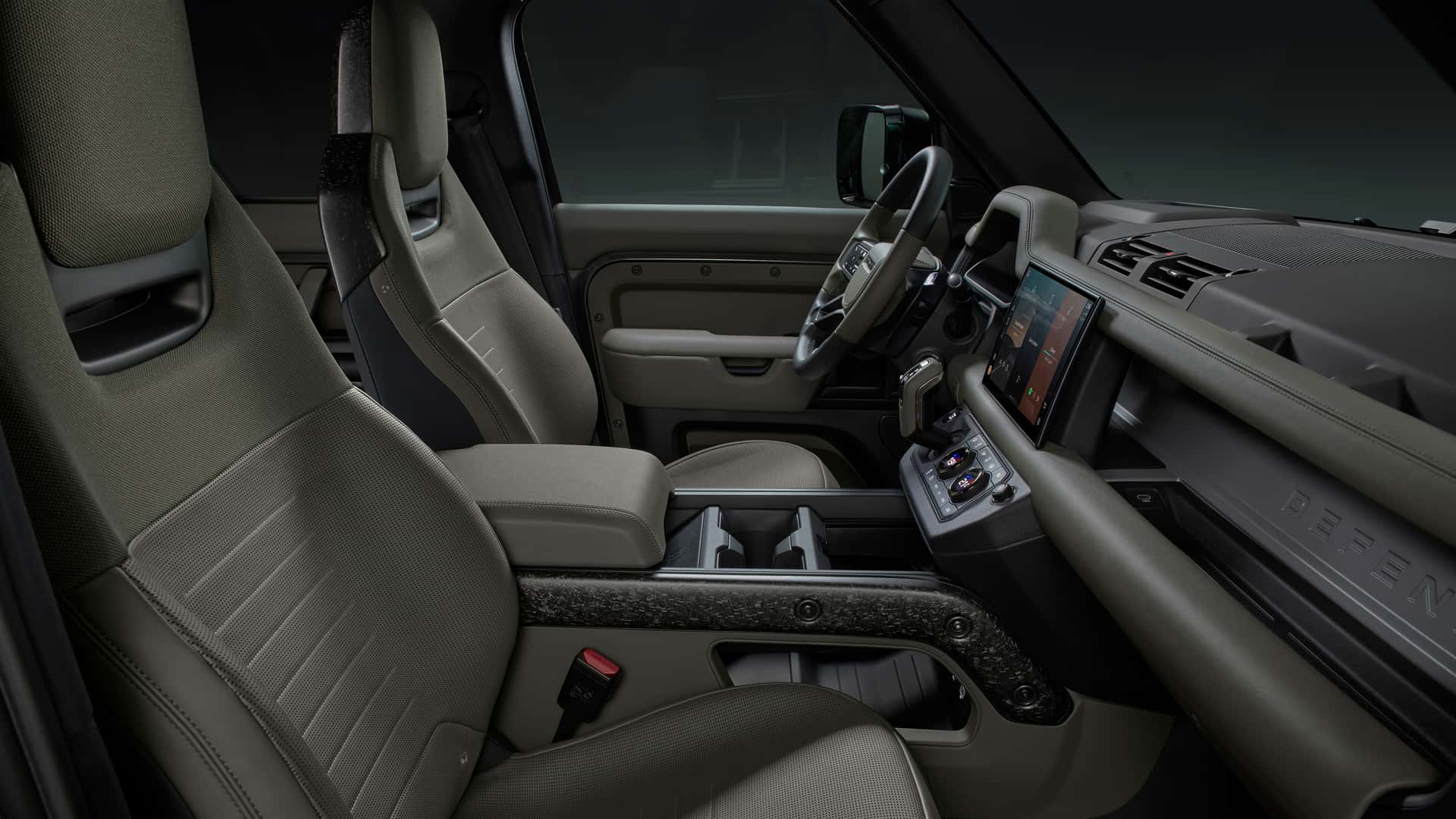 路虎衛(wèi)士OCTA官圖發(fā)布 搭載4.4T V8+48V輕混動(dòng)力