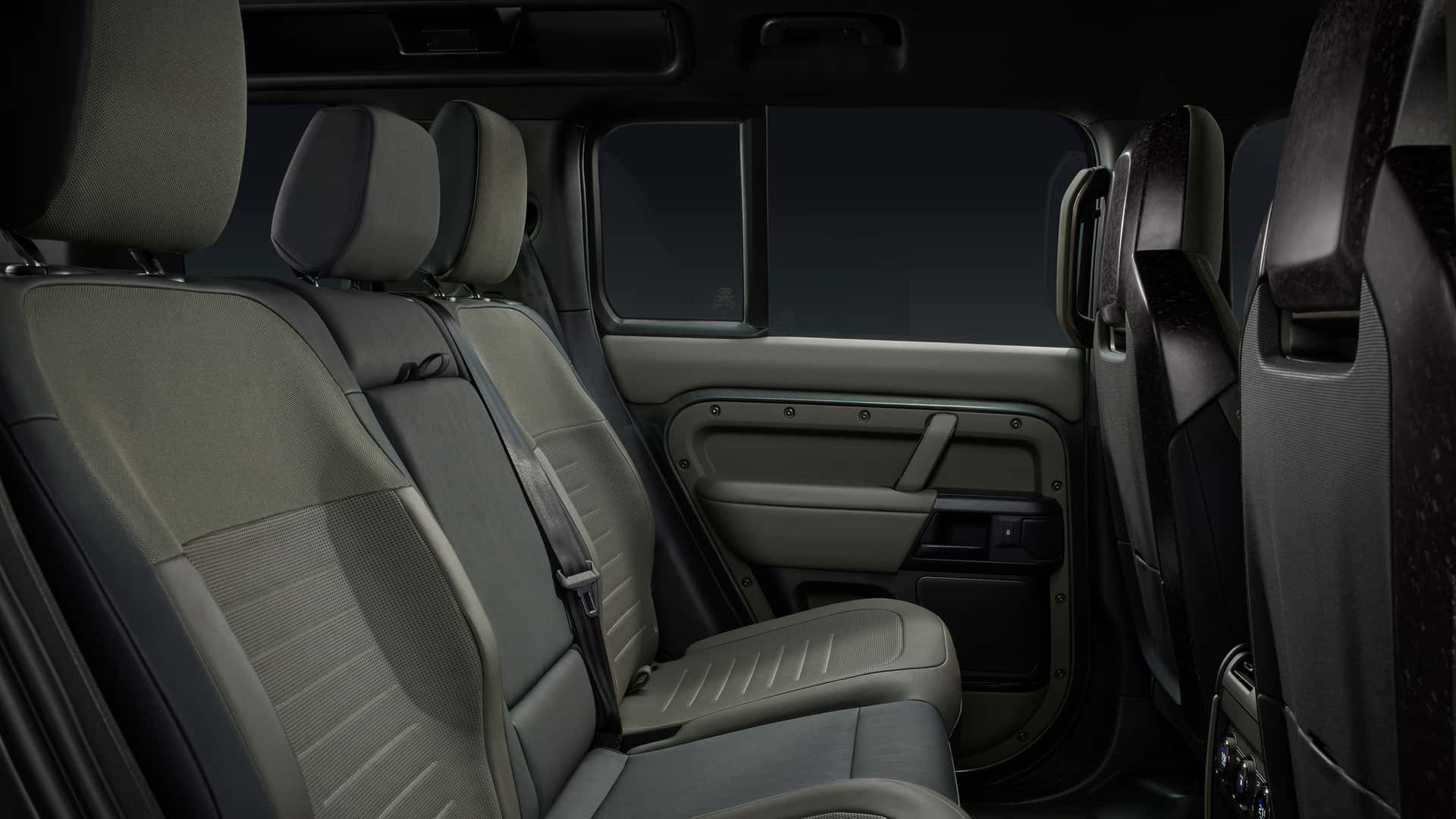 路虎衛(wèi)士OCTA官圖發(fā)布 搭載4.4T V8+48V輕混動(dòng)力