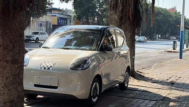 全新五菱宏光MINIEV三門版實車諜照 設(shè)計Q萌 顏值提升 配置不低-有駕 全新五菱宏光MINIEV三門版實車諜照 設(shè)計Q萌 顏值提升 配置不低-有駕