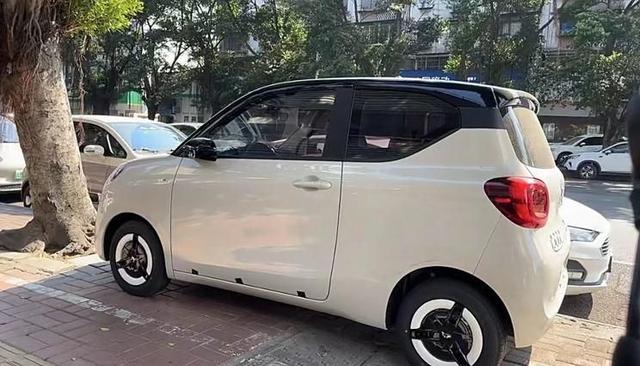 全新五菱宏光MINIEV三門版實車諜照 設(shè)計Q萌 顏值提升 配置不低-有駕 全新五菱宏光MINIEV三門版實車諜照 設(shè)計Q萌 顏值提升 配置不低-有駕