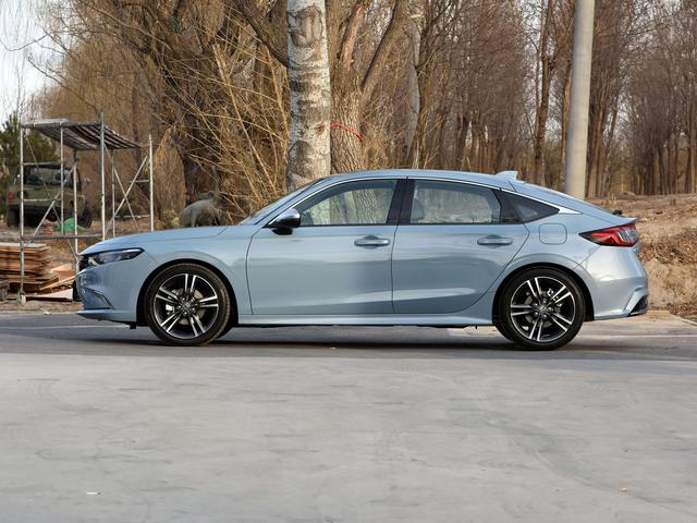 8萬！廣本版“思域”，顏值不輸A4L，誰還買比亞迪秦-有駕