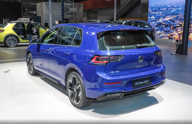 八代半高爾夫增配降價，新1.5T機頭油耗很低，鋼炮身材適合代步-有駕